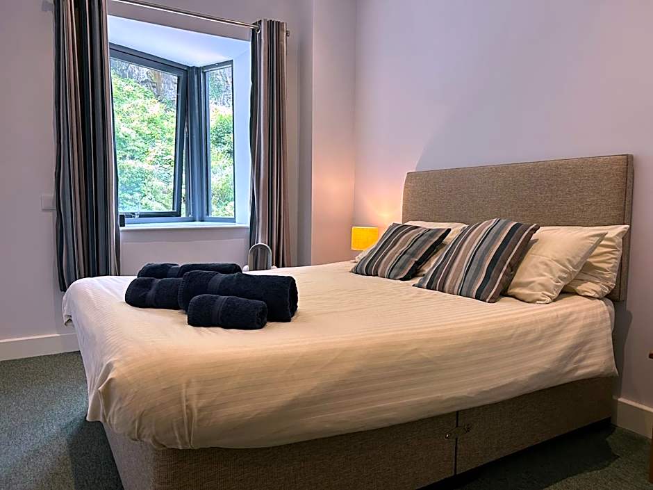 Harbour Stays - The Marine Centre, Saundersfoot Harbour, SA69 9HE