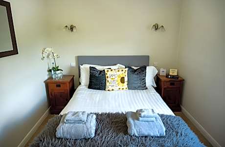Double room-Standard-Ensuite with Shower-Countryside view-Double Room