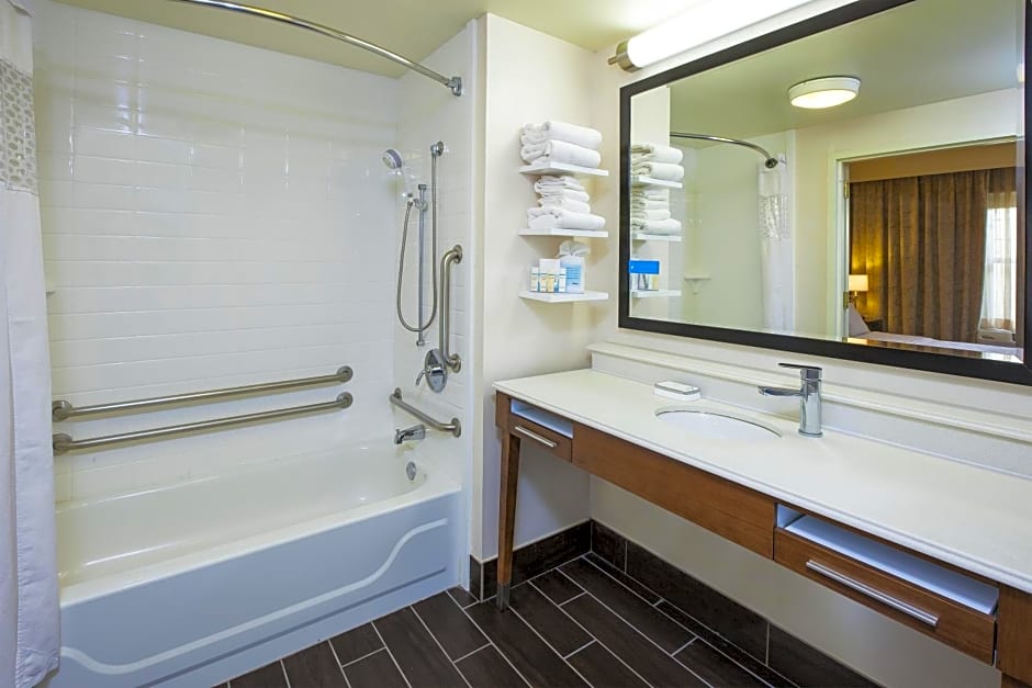 Hampton Inn & Suites Providence-Warwick Airport