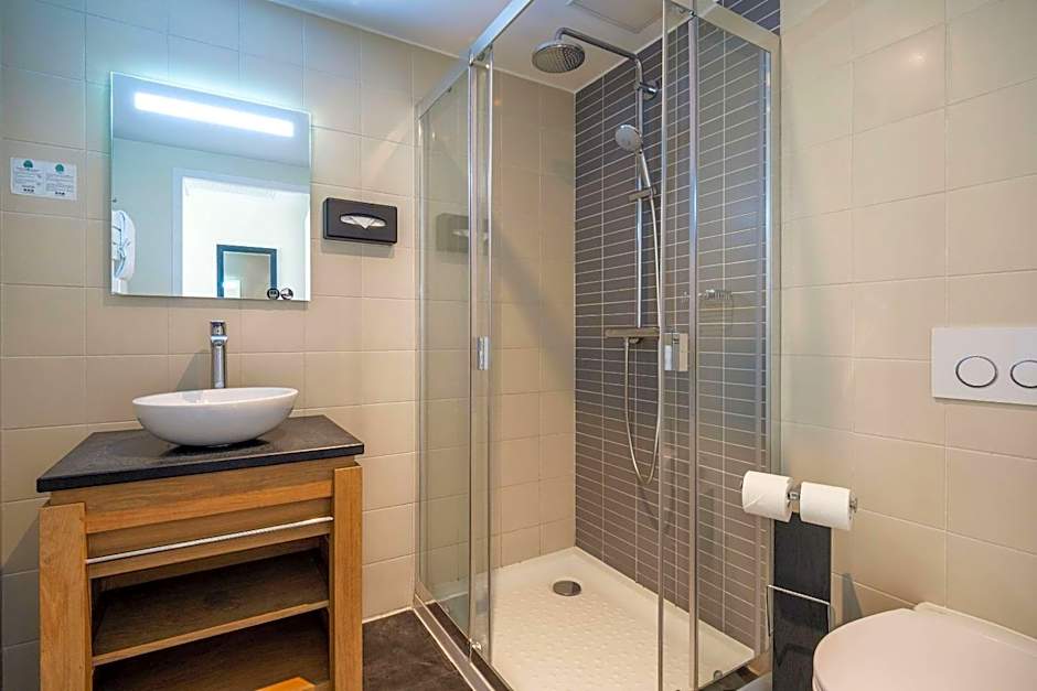 Les Flots - Hôtel et Restaurant face à l'océan - Châtelaillon-Plage