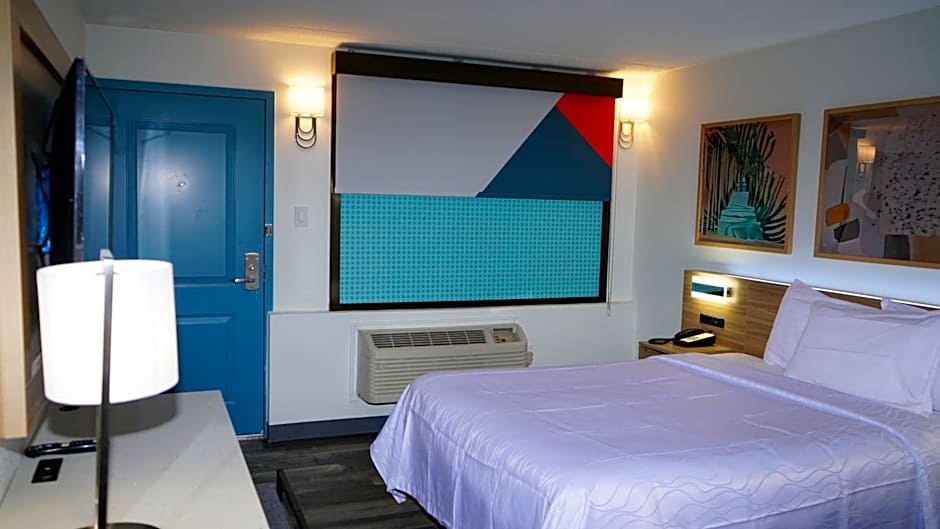 Airport Waterfront Inn