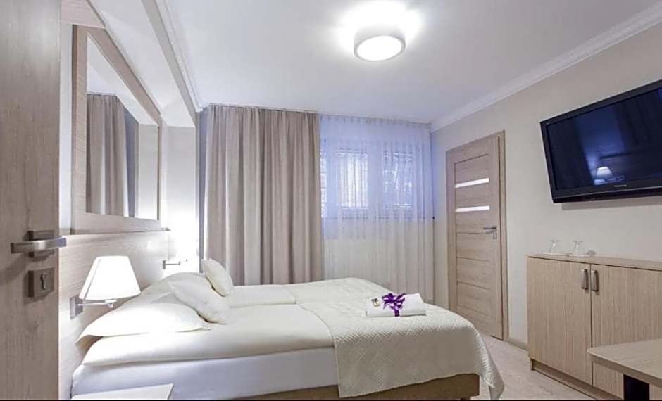 Villa Anna - Noclegi Rooms - FREE parking, taras, 1500m do Starówki