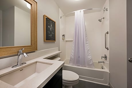 Suite Queen Size Bed