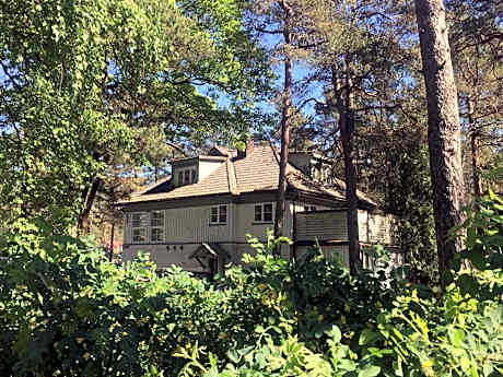 Twin Room with Shared Toilet