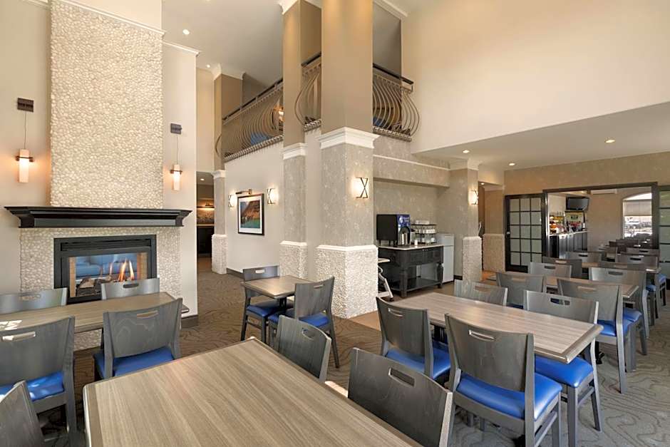 Days Inn & Suites by Wyndham Brandon