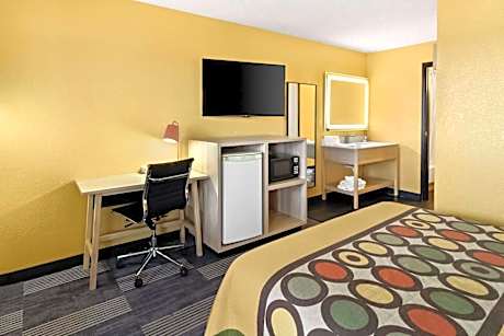 Queen Room - Non-Smoking