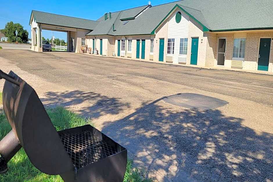 HomeTown Inn By OYO Texhoma, OK