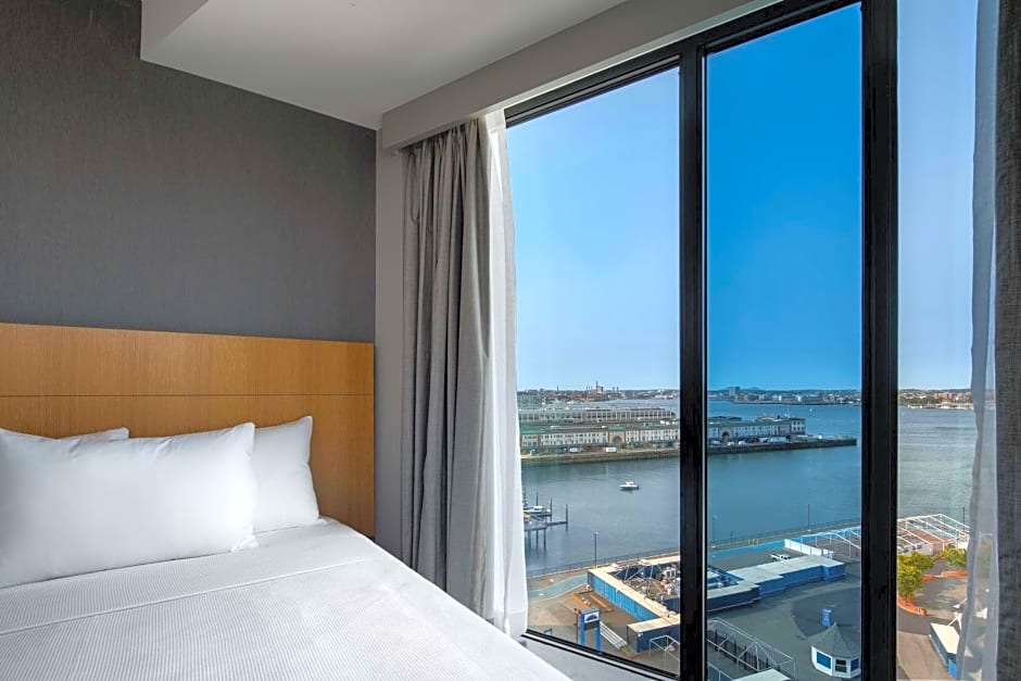 Hyatt Place Boston/Seaport District