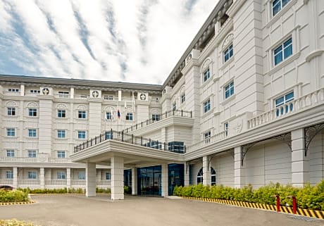 The Monarch Hotel