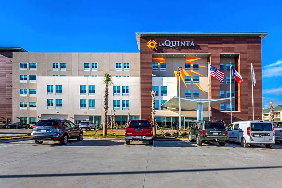 La Quinta Inn & Suites by Wyndham Galveston West Seawall