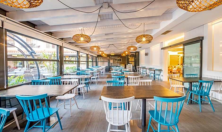 Golden Avenida Family Suites 4*