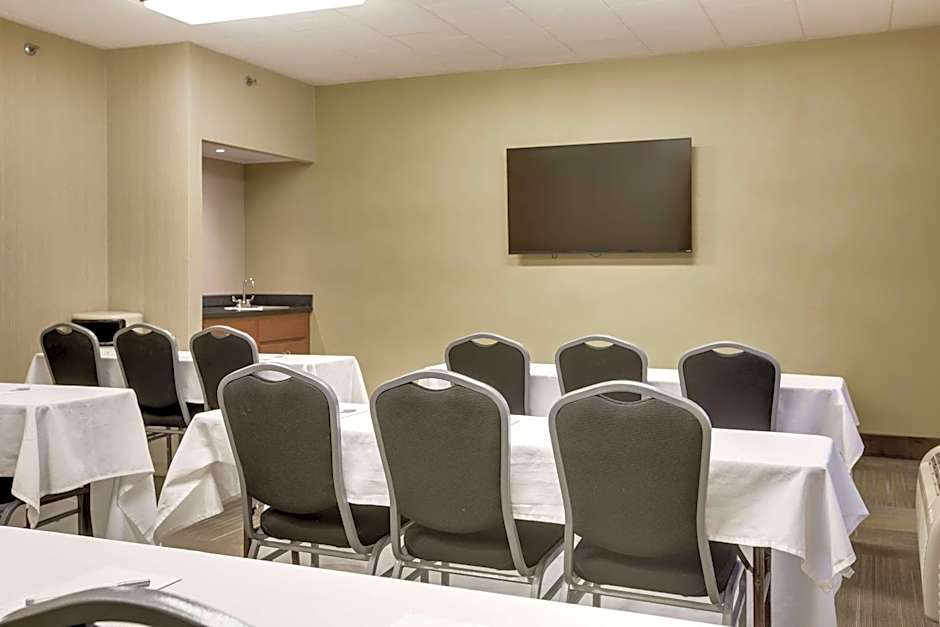 Wingate by Wyndham Cranberry