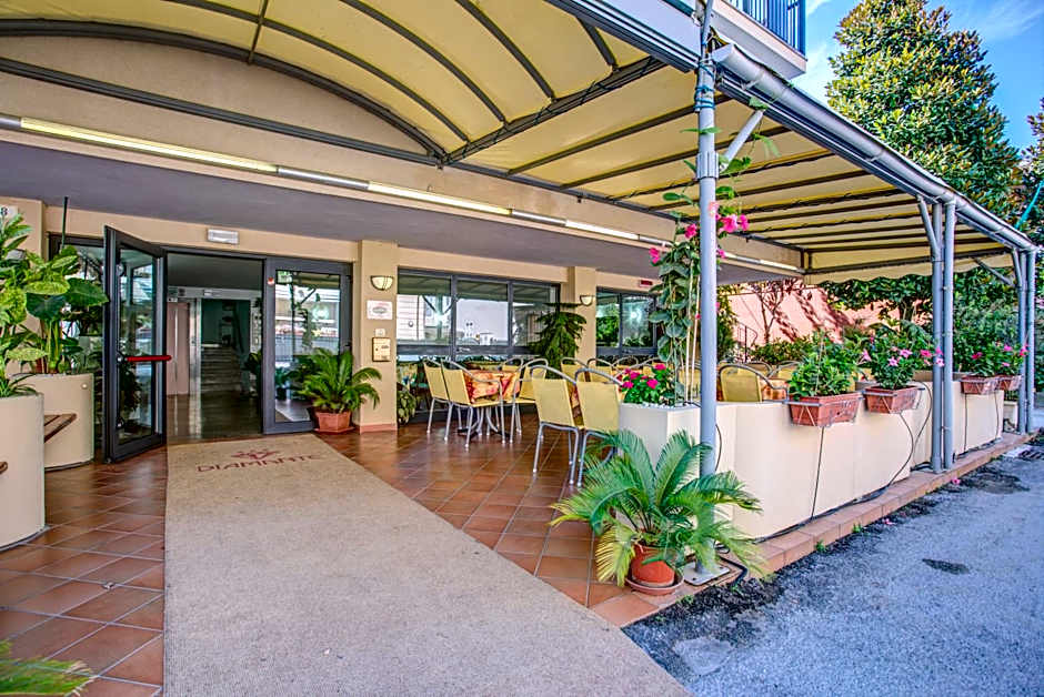 Hotel Diamante COLAZIONE XL PARCHEGGIO GRATIS A 5 CHILOMETRI DA RIMINI FIERA