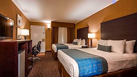 Queen Room with Two Queen Beds - Non Smoking