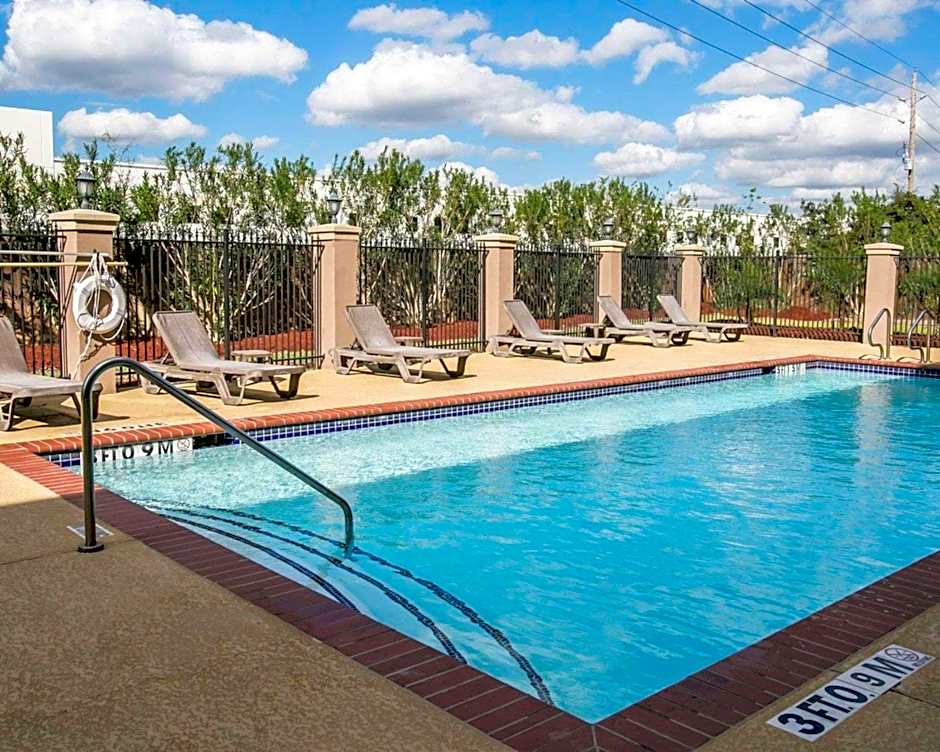 Restwell Inn & Suites I-45 North