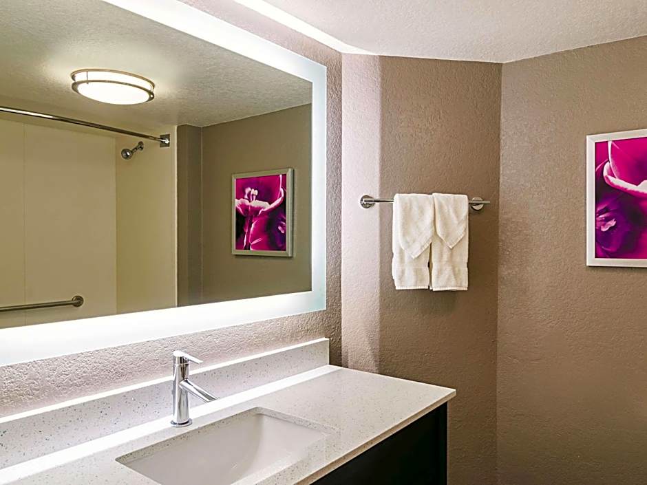 La Quinta Inn & Suites by Wyndham Denver Airport Dia