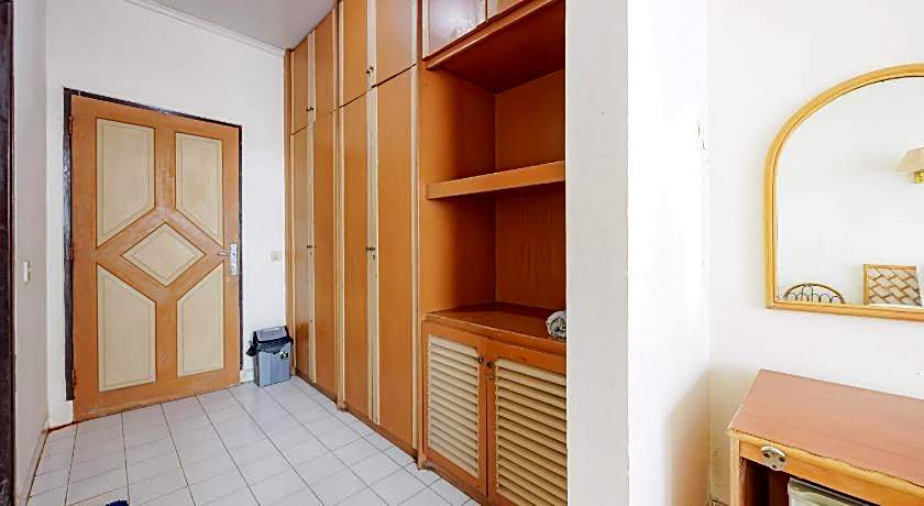 RedDoorz Plus near Tugu Mercusuar Anyer
