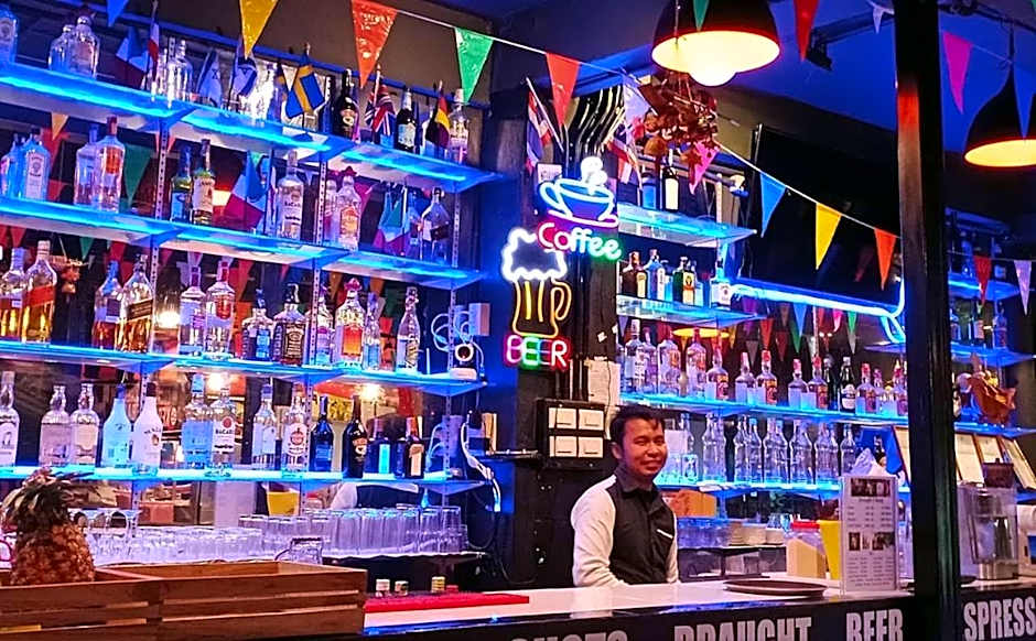 Full Moon Central Party Hotel