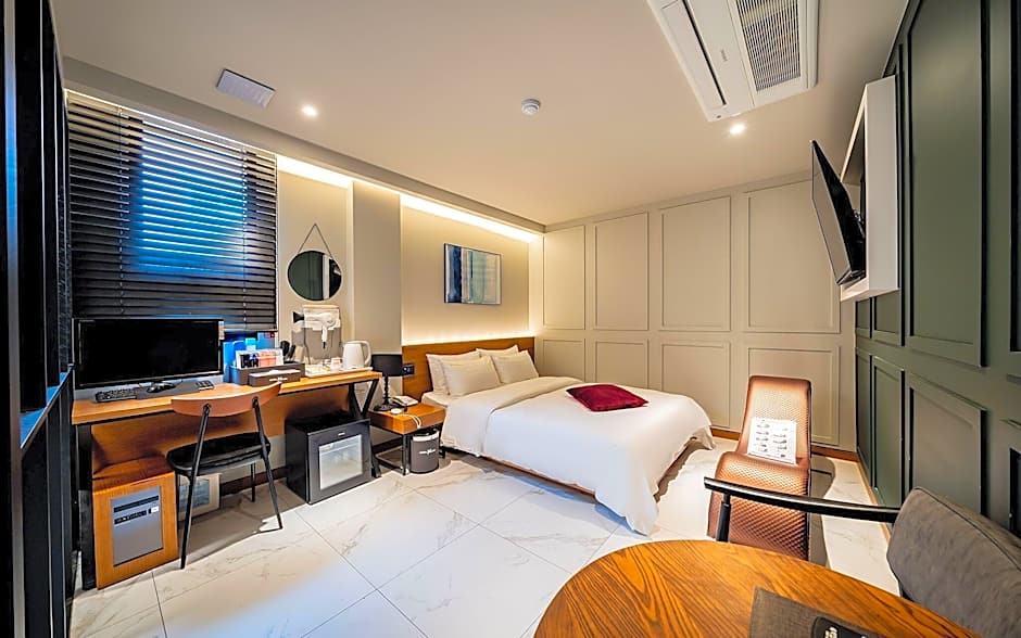Plum Hotel