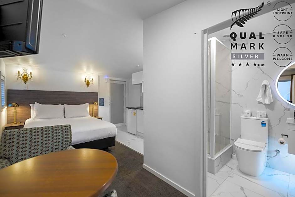 Colonial Village Motel