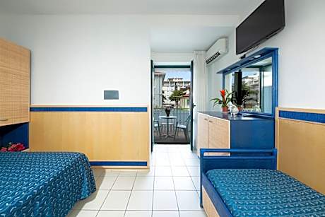 Family Room (2 Adults + 1 Child)