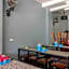 RedDoorz Plus near Patung Kuda Undip