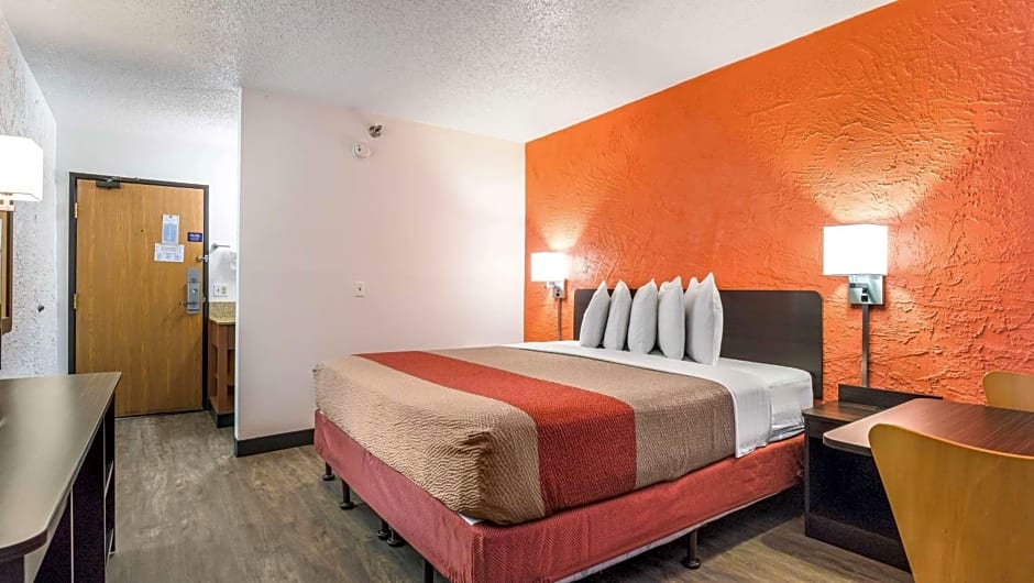 Motel 6 Elk Grove Village