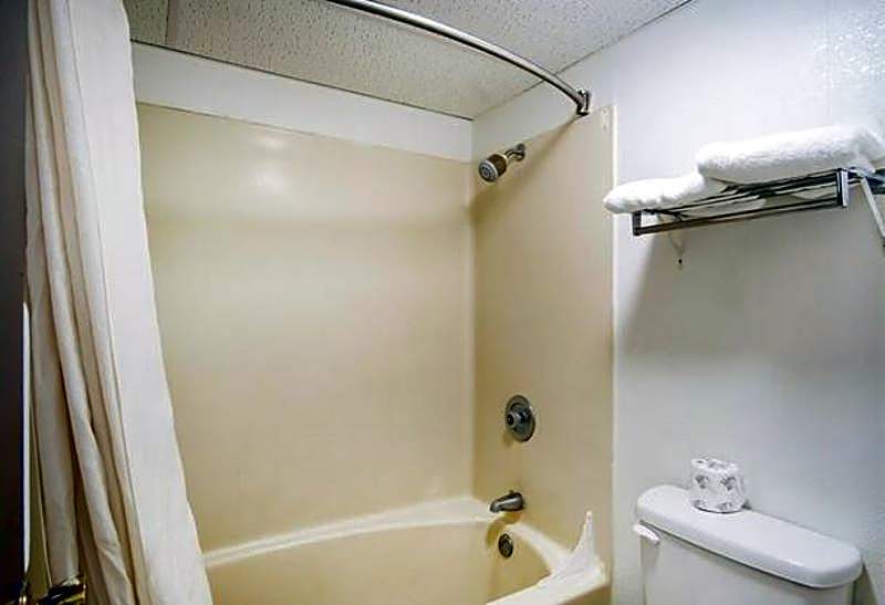 OYO Hotel Hutchinson KS West 4th Ave