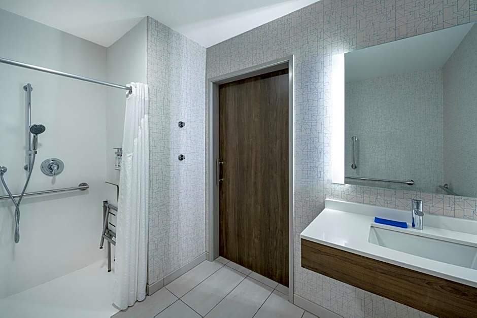 Holiday Inn Express and Suites Gilbert - East Mesa By IHG