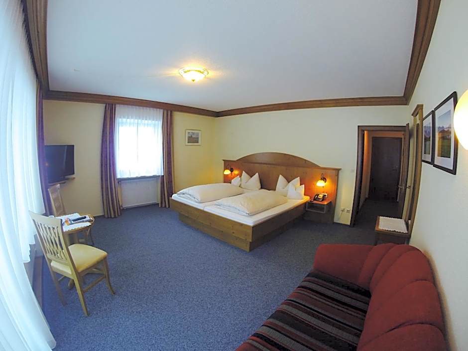 Aktivhotel & Gasthof Schmelz Ihr familienfreundliches Urlaubs Hotel mit Wellness, Almsauna, Chiemgau Karte