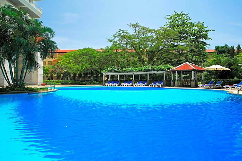 Waterfront Suites Phuket By Centara