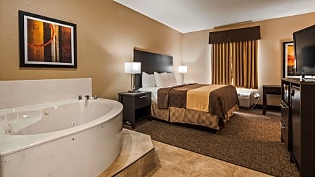 1 King Bed Suite, Whirlpool