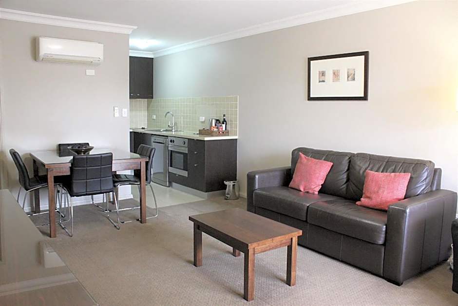 Carlyle Suites & Apartments