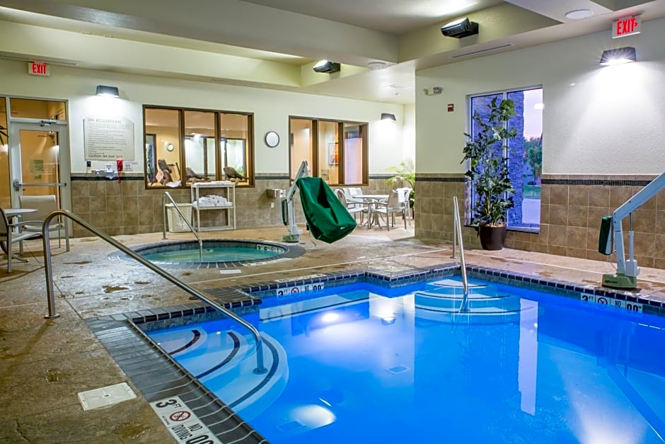 Holiday Inn Hotel & Suites Bloomington Airport