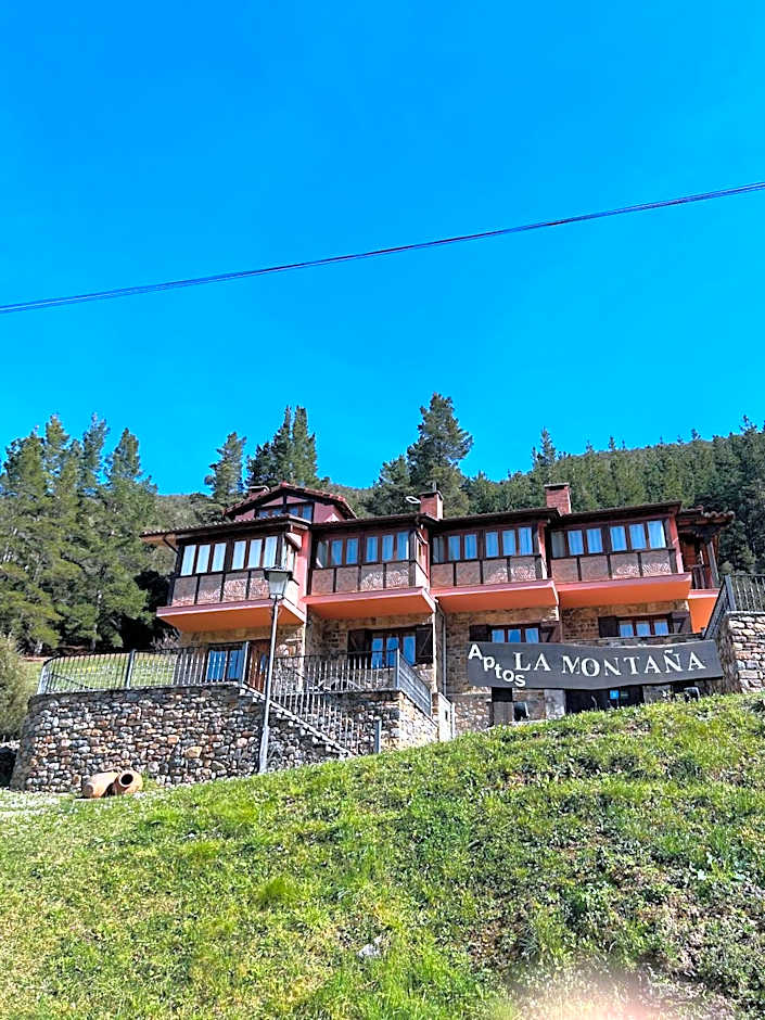Apartamentos La Montaña