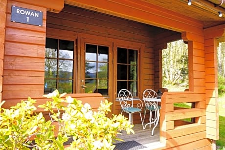 Cosy Rowan woodland lodge no1