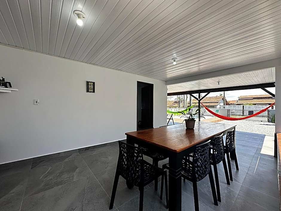 BS01- Casa com Piscina Aquecida e Churrasqueira