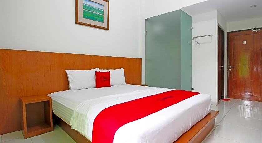 RedDoorz @ Turangga Sari