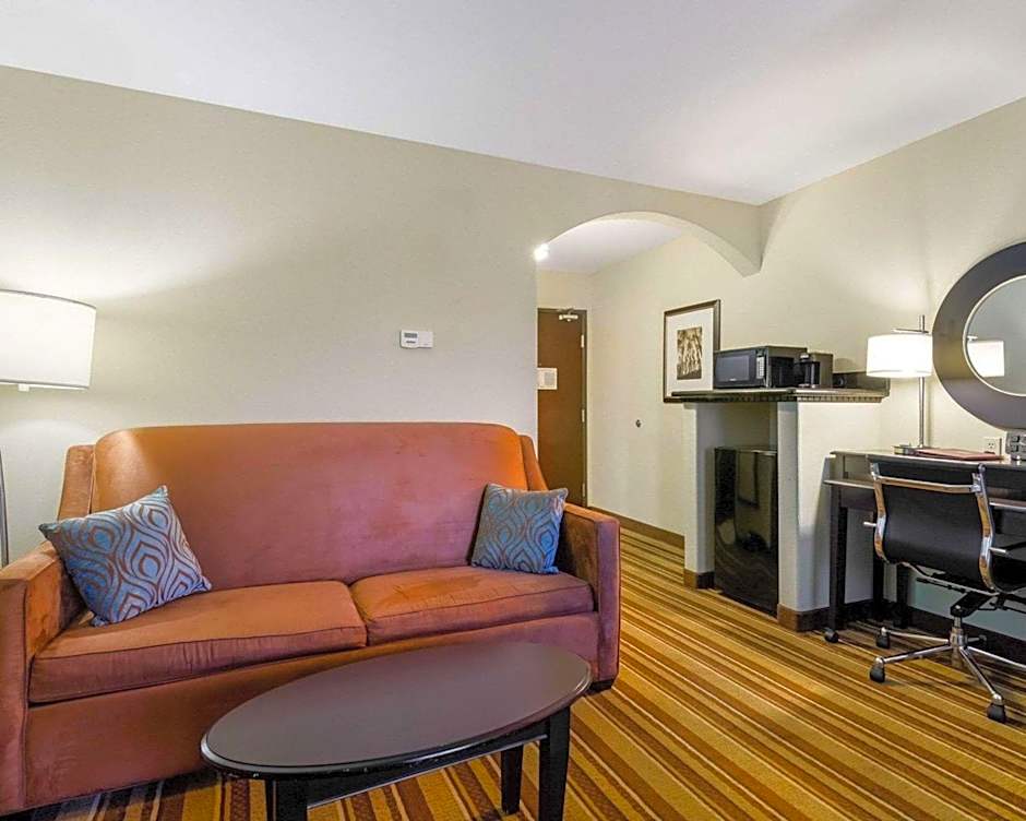 Comfort Suites Topeka Northwest