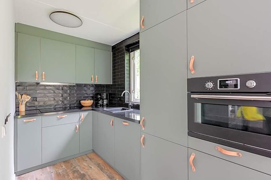 Het Huys Ewijk mooi luxe en een laadpaal