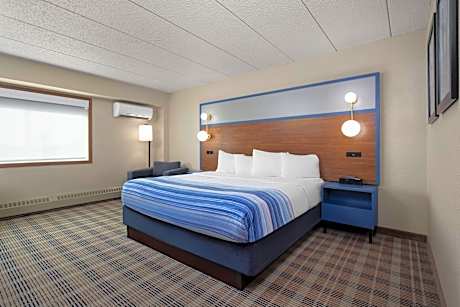 1 King Bed Mobility Accessible Room Non-Smoking