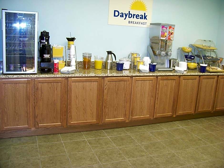 Days Inn & Suites by Wyndham Columbus NE