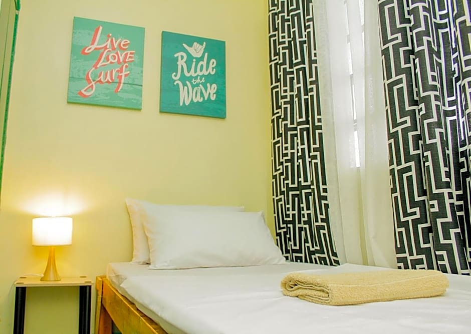 Nomads MNL Backpackers Homestay - near Airport