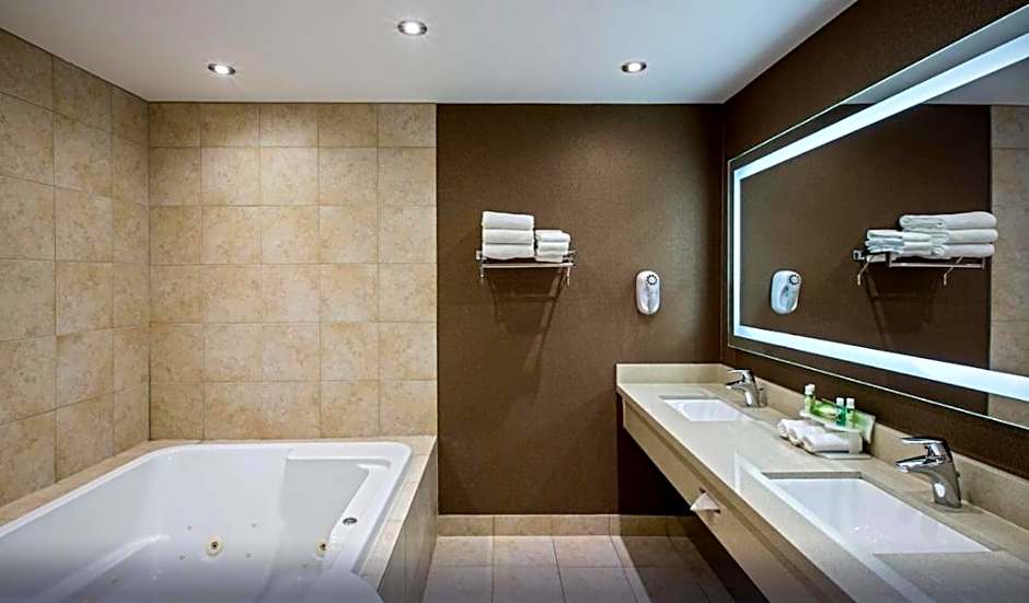Quality Inn & Suites Regina Downtown