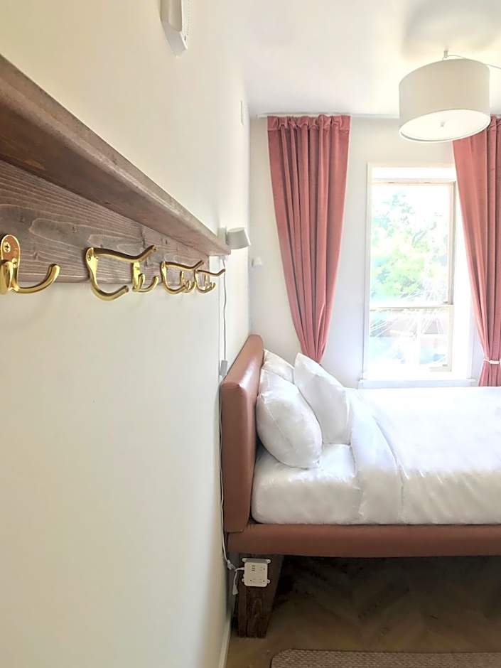 Highroad Hostel DC
