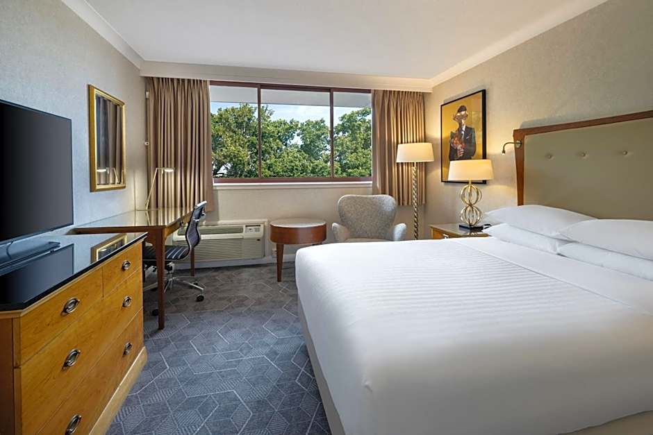 Photo 1 of 5 of Deluxe 1 Queen Bed
