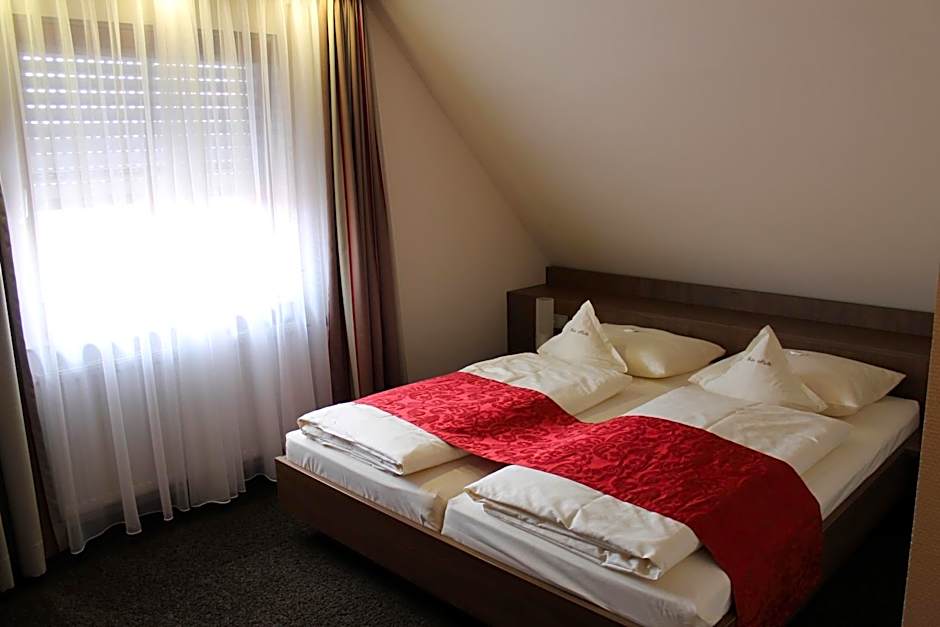 Photo 1 of 5 of Double Room
