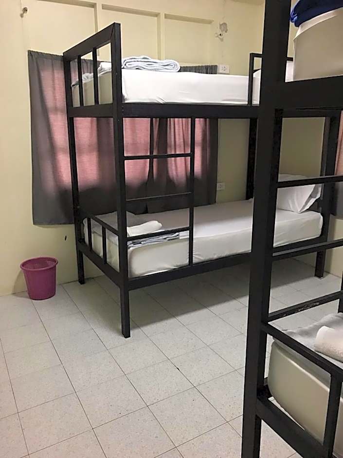Holiday Phangan - Hostel & Bar