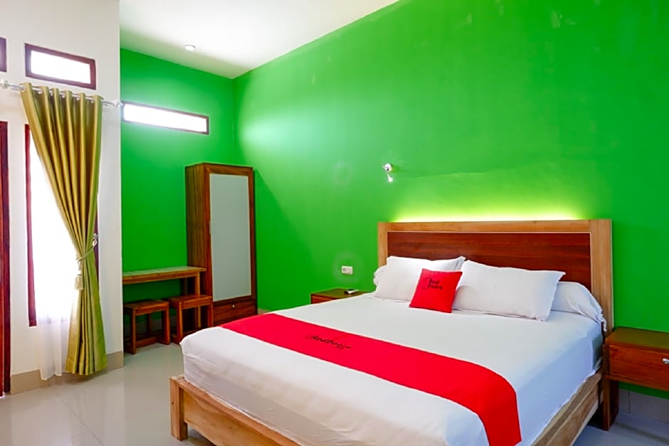 RedDoorz near Taman Makam Pahlawan Tatura