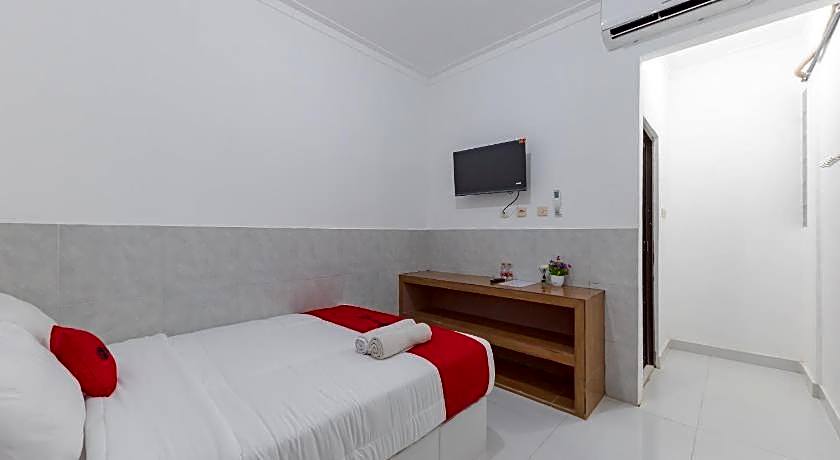 RedDoorz @ Kedawung Aurel Cirebon